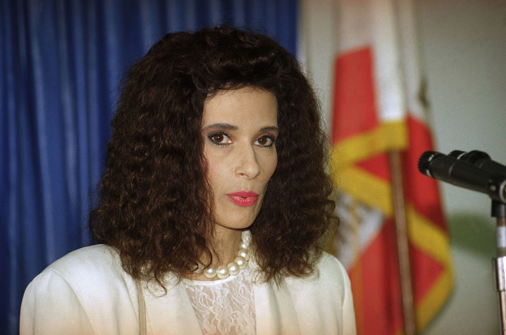 2016: Theresa Saldana